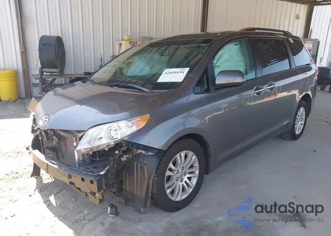 2017 Toyota Sienna Xle 8 Passenger z USA, uszkodzony, nr VIN 5TDYZ3DC7HS871601